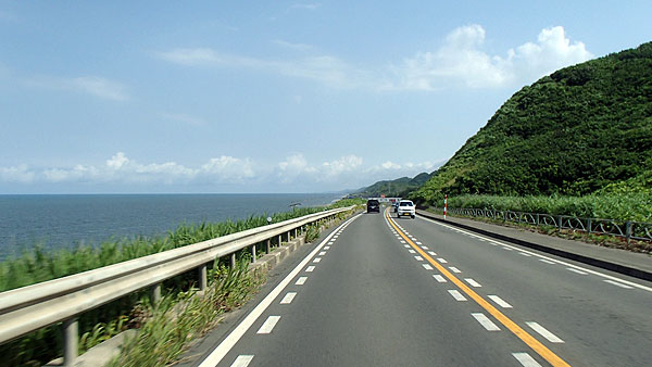 日本海沿いの道
